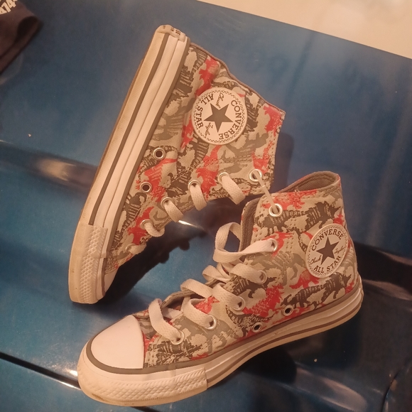 Taylor converse size 13 kids - Picture 3 of 6